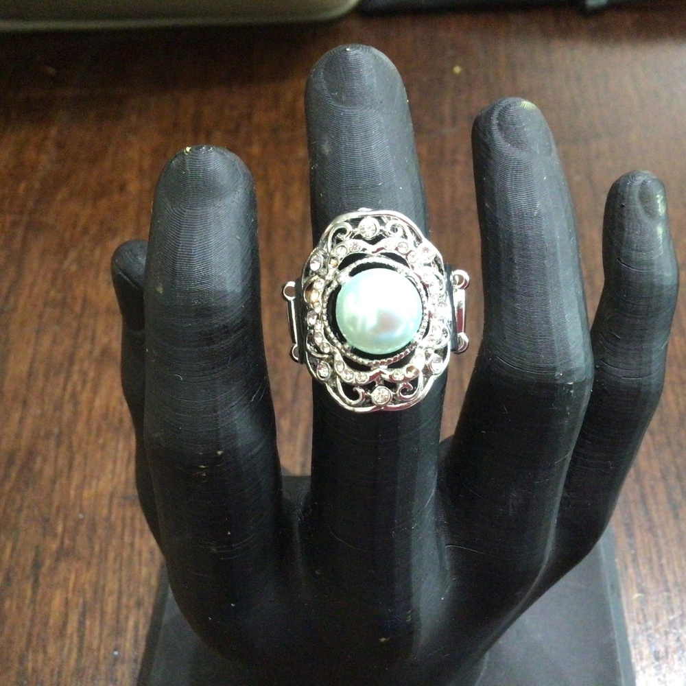Stretchy band ring. Silver with faux baby blue pearl. Excellent shape